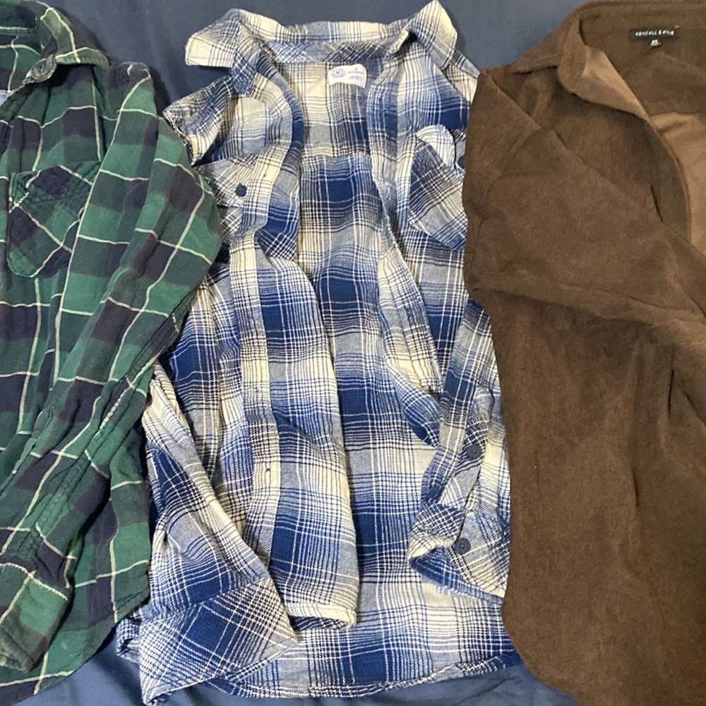 3 button downs - Picture 3 of 4